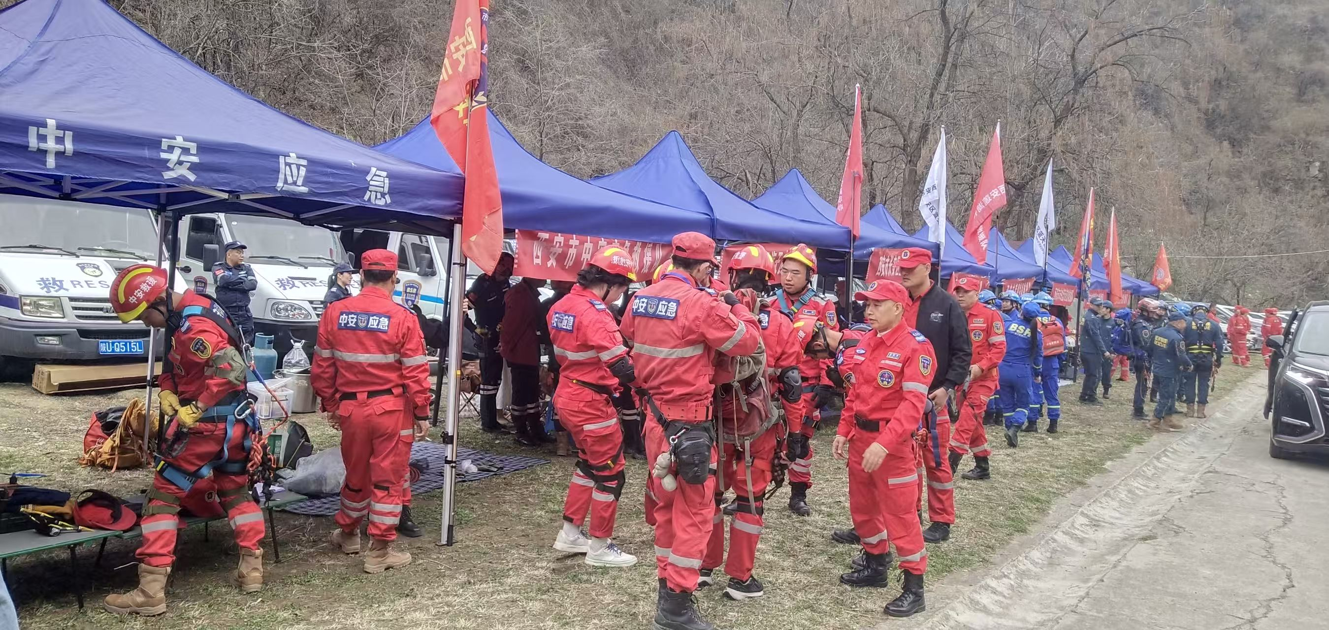 “亮剑2026”山地救援技能比武 在长安区祥峪森林公园举行
